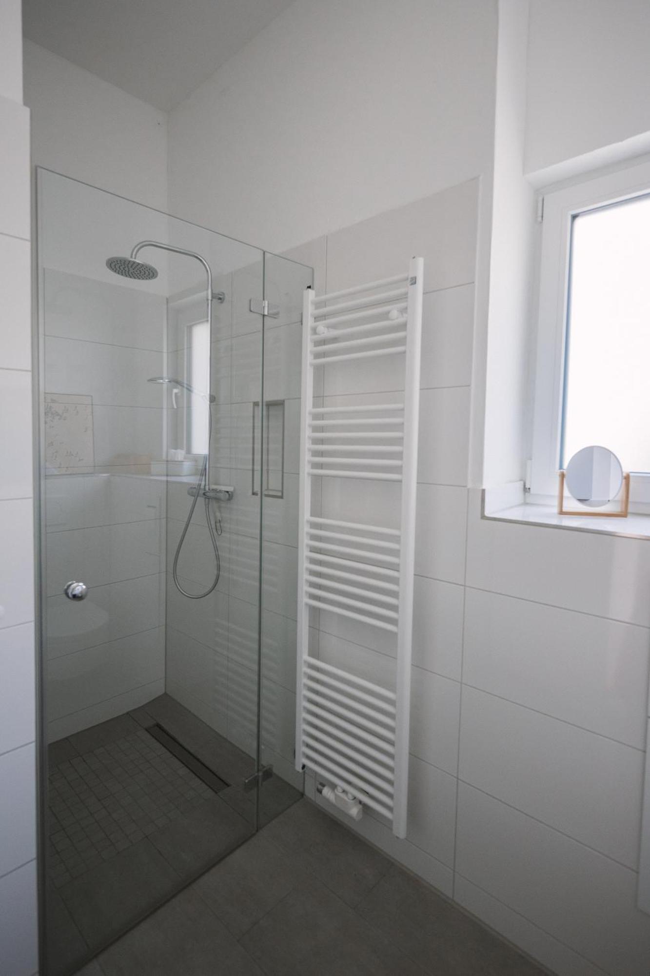 Schoene, Moderne Wohnung Mit Grosszuegiger Terasse エッセン エクステリア 写真